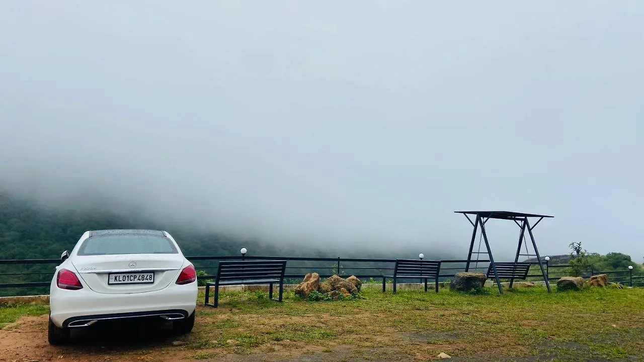 Hill Monk - Whispering Mist Hotel Vagamon
