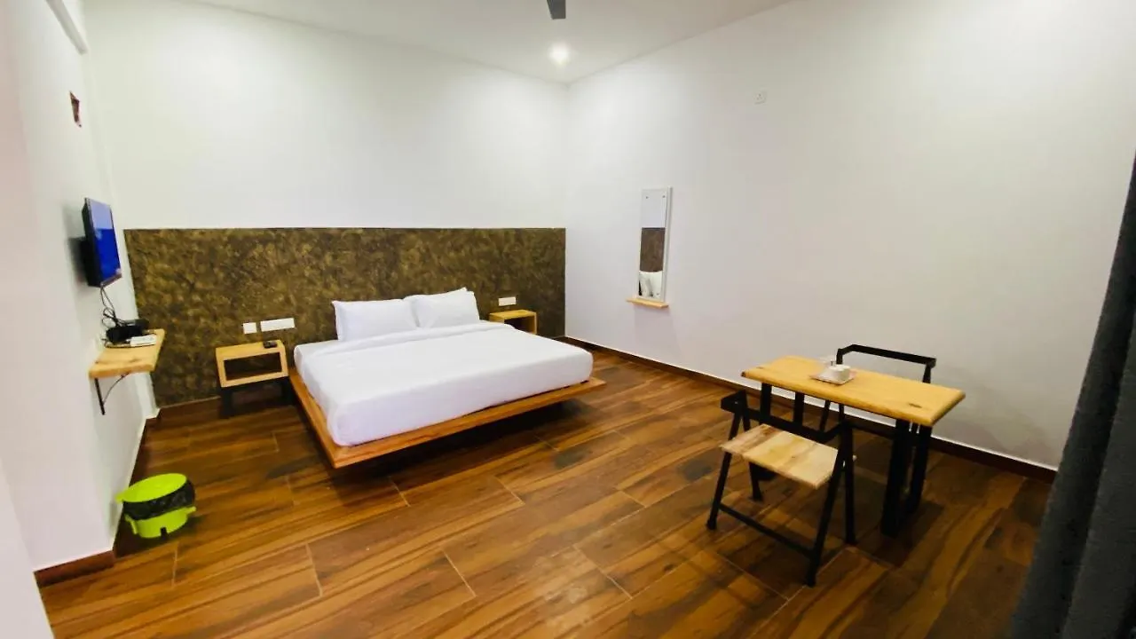 Hill Monk - Whispering Mist Hotel Vagamon