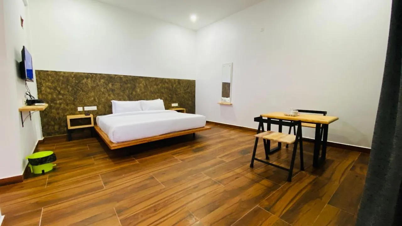 Hill Monk - Whispering Mist Hotel Vagamon